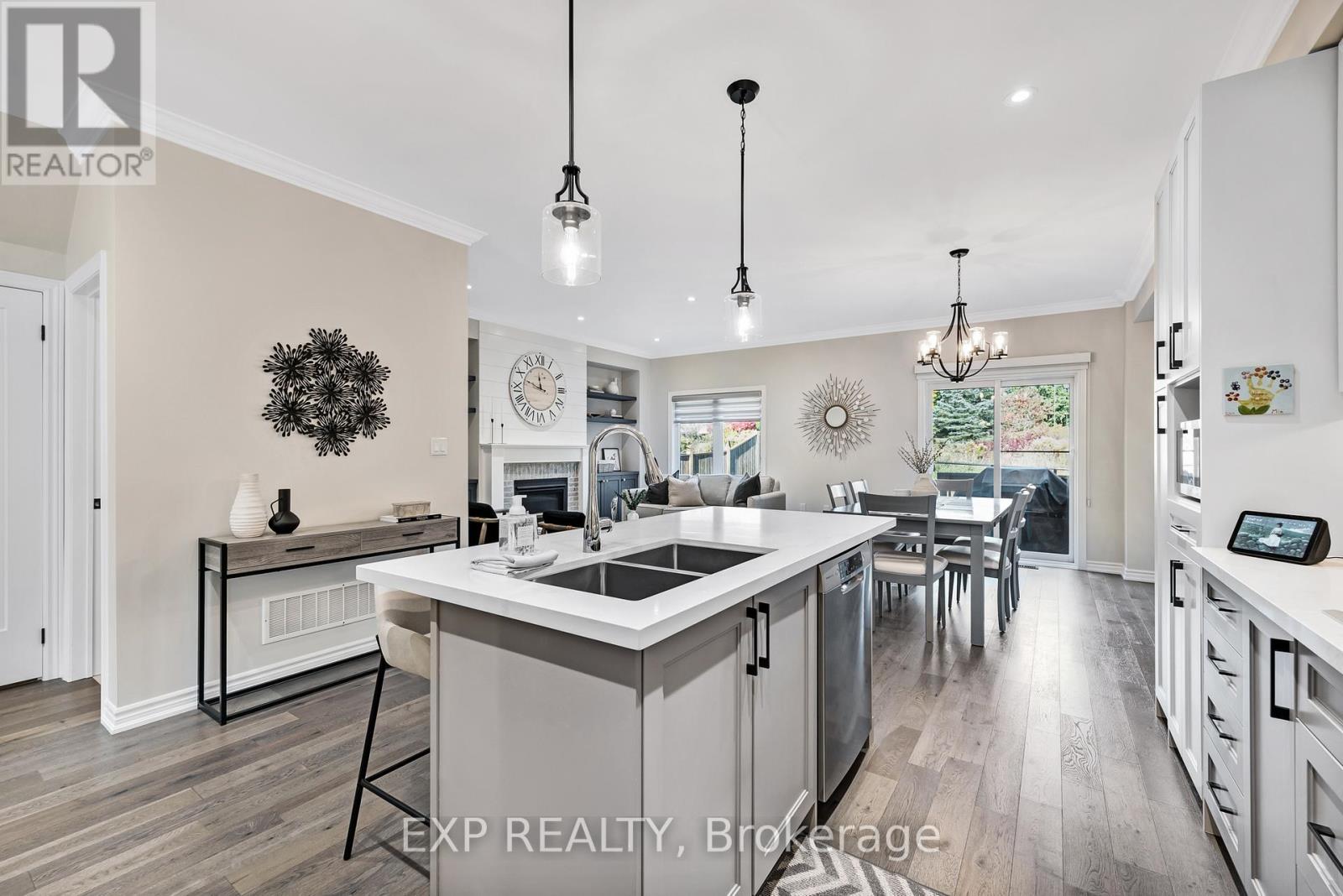 Photo 14 of 9 Gord Matthews Way, Uxbridge ON