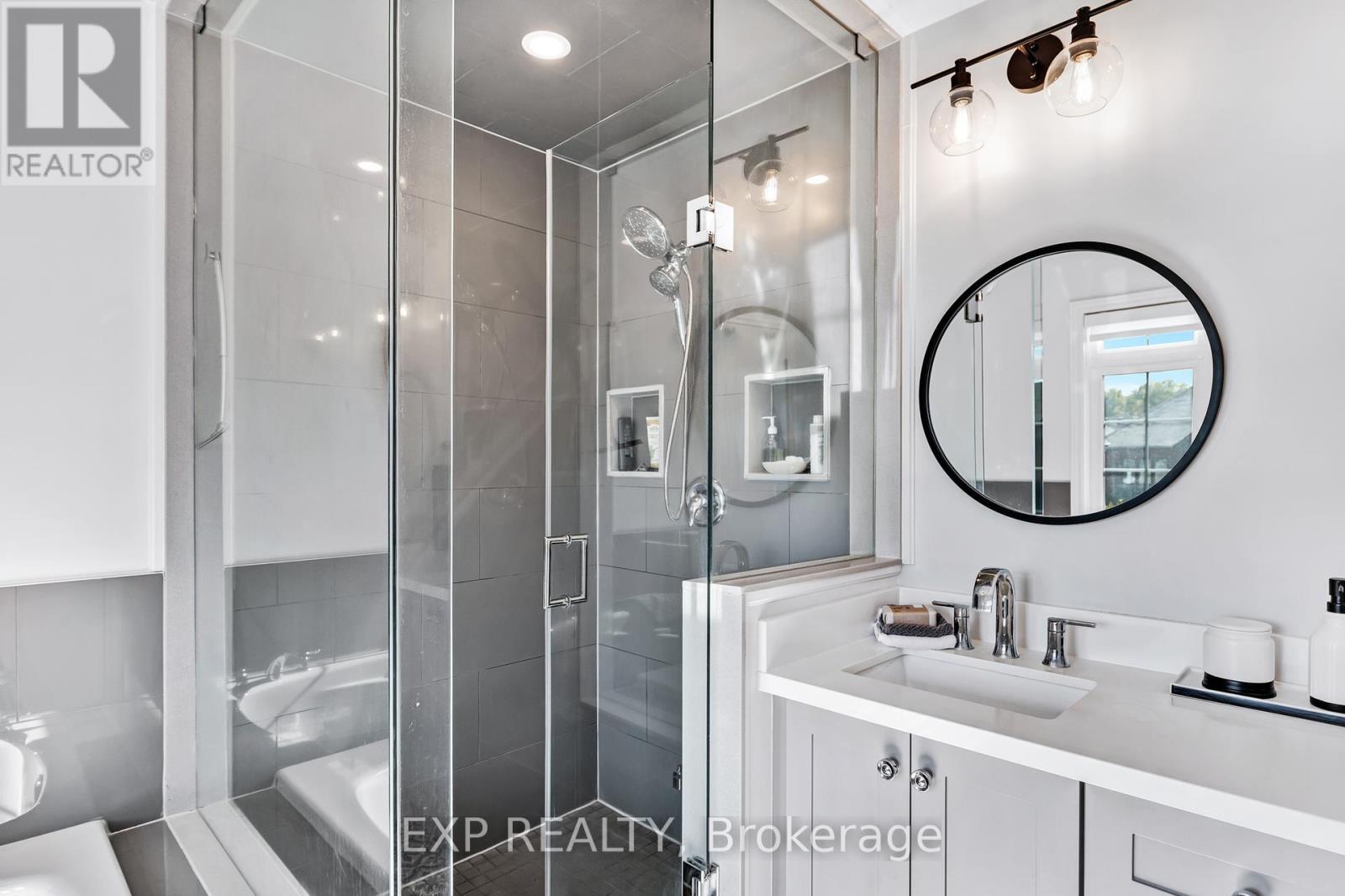 Photo 26 of 9 Gord Matthews Way, Uxbridge ON