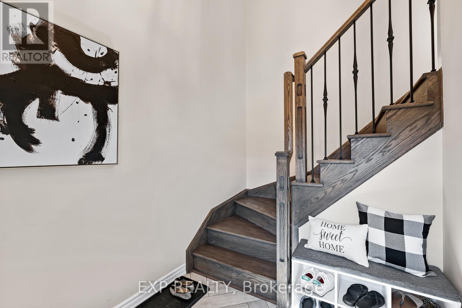 Photo 3 of 9 Gord Matthews Way, Uxbridge ON