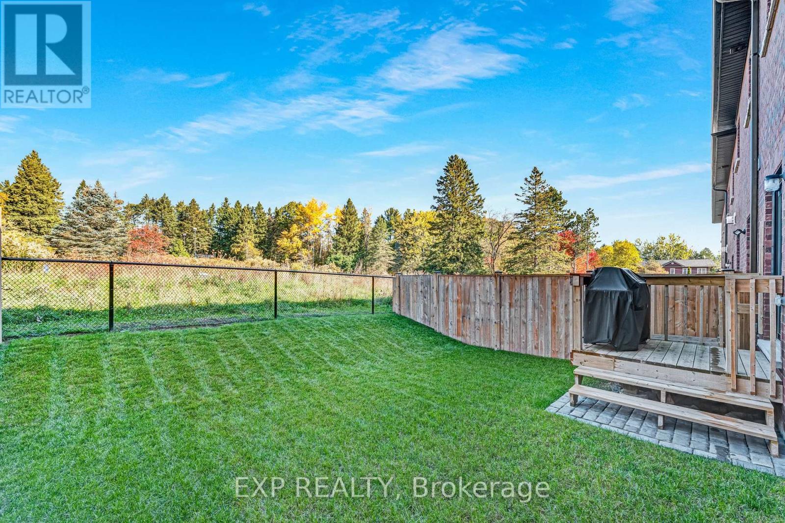 Photo 40 of 9 Gord Matthews Way, Uxbridge ON