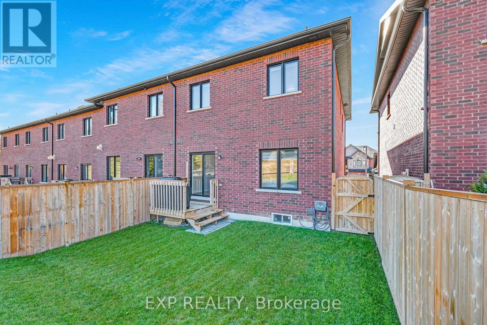 Photo 41 of 9 Gord Matthews Way, Uxbridge ON