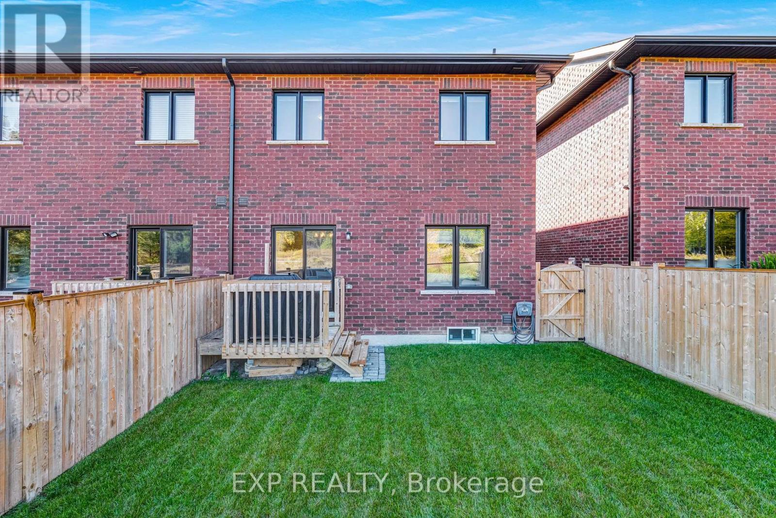Photo 42 of 9 Gord Matthews Way, Uxbridge ON