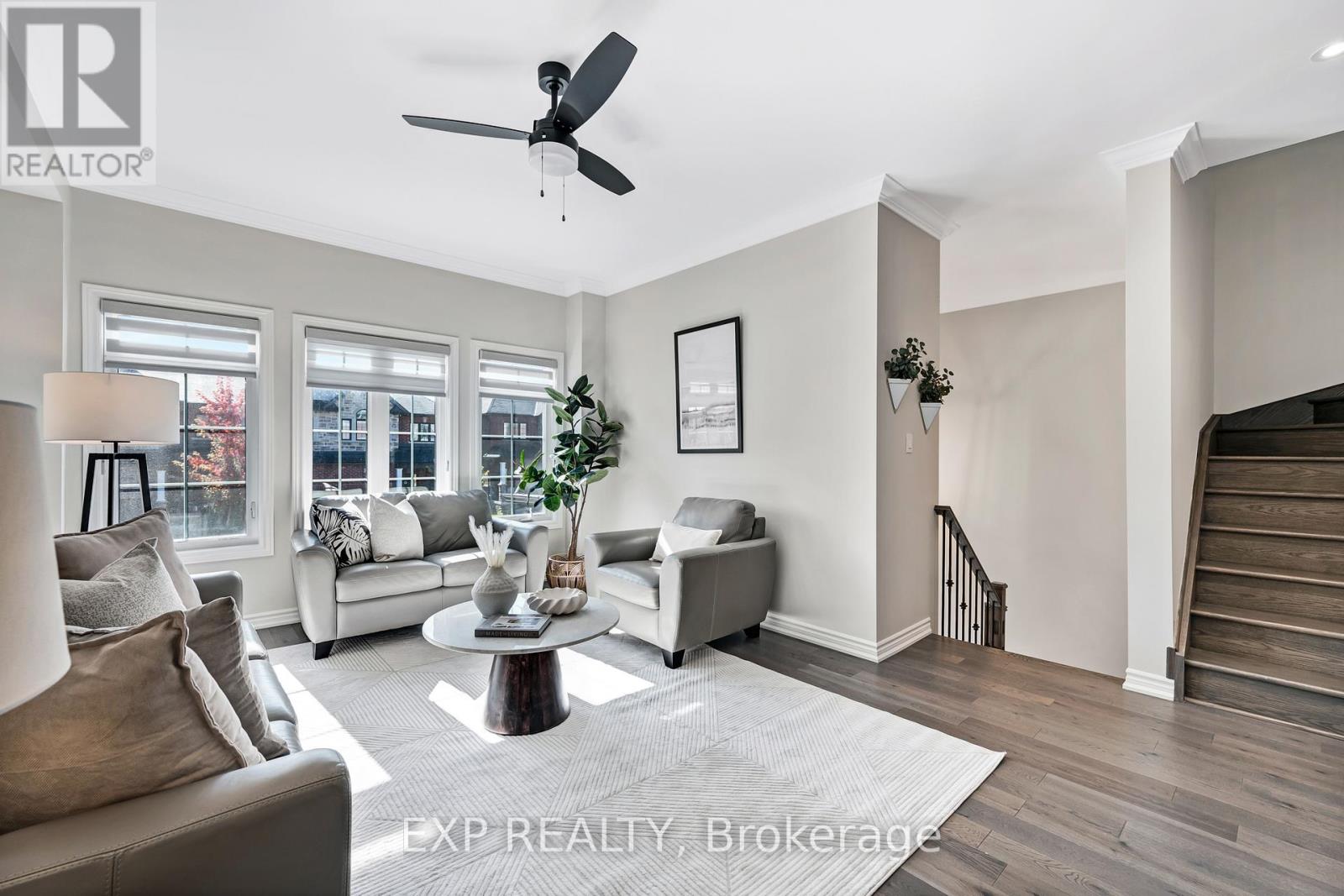 Photo 5 of 9 Gord Matthews Way, Uxbridge ON