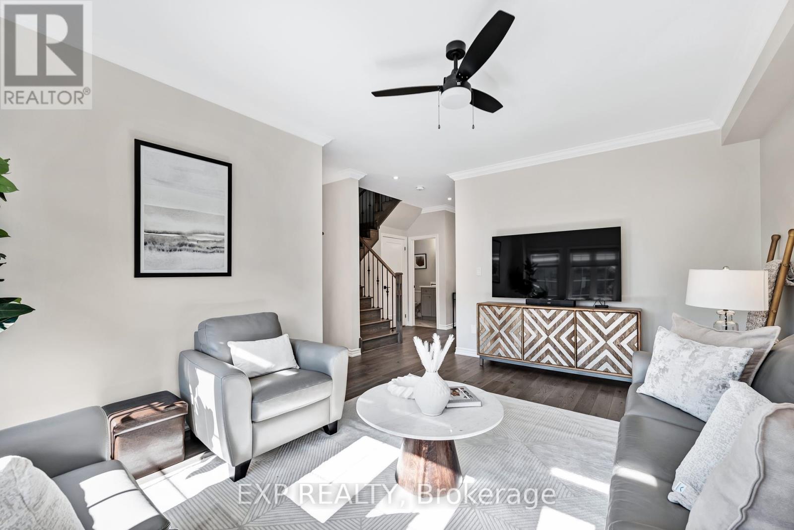 Photo 6 of 9 Gord Matthews Way, Uxbridge ON