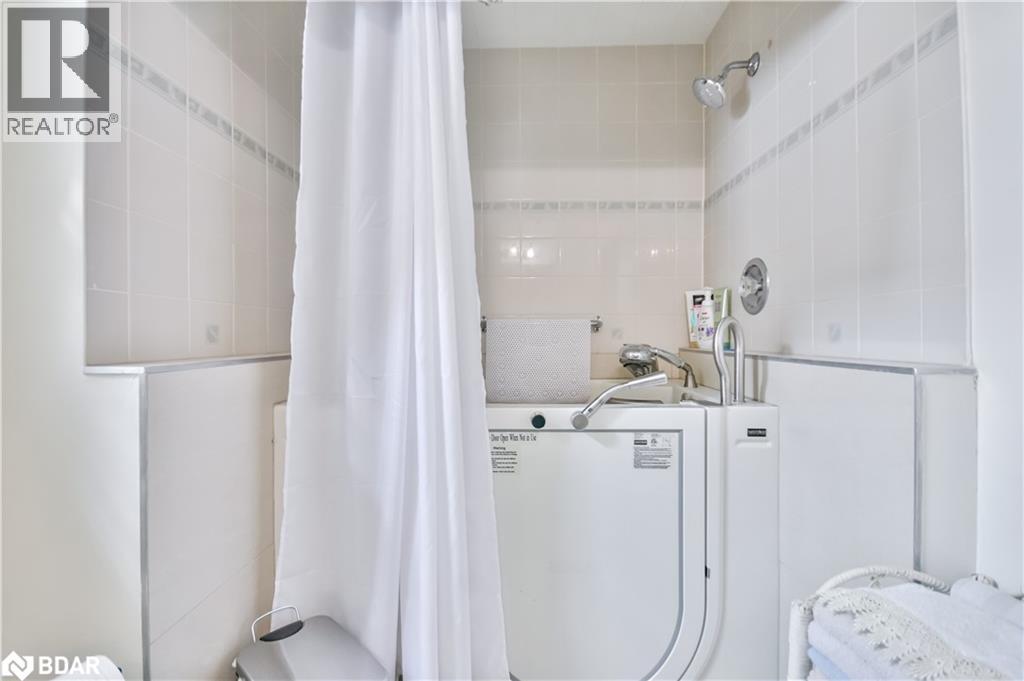 Photo 24 of 80 Parkside Drive, Barrie ON