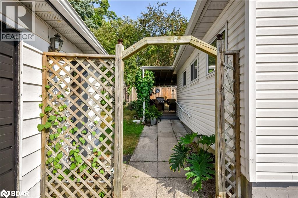 Photo 32 of 80 Parkside Drive, Barrie ON
