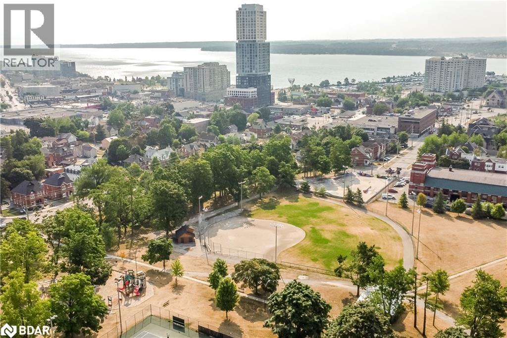 Photo 38 of 80 Parkside Drive, Barrie ON