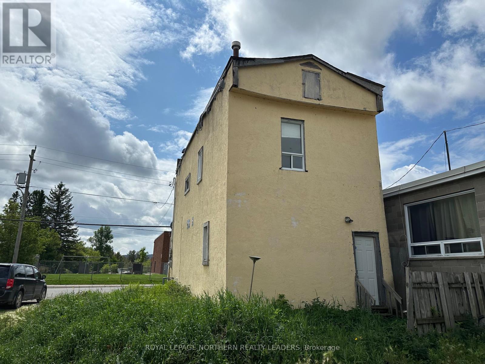 Photo 3 of 118 Golden Avenue, Timmins ON