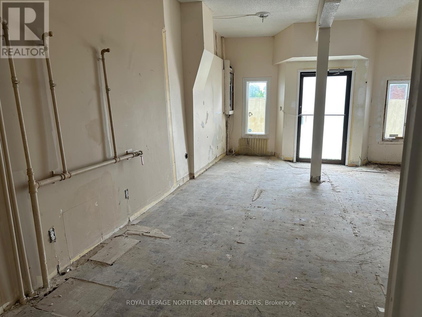 Photo 6 of 118 Golden Avenue, Timmins ON