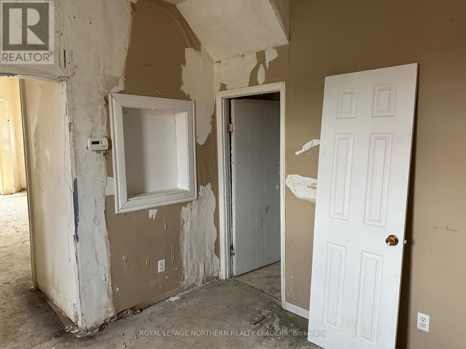 Photo 7 of 118 Golden Avenue, Timmins ON