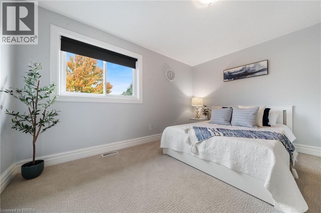 Photo 10 of 110 Fieldway Drive, Hamilton ON