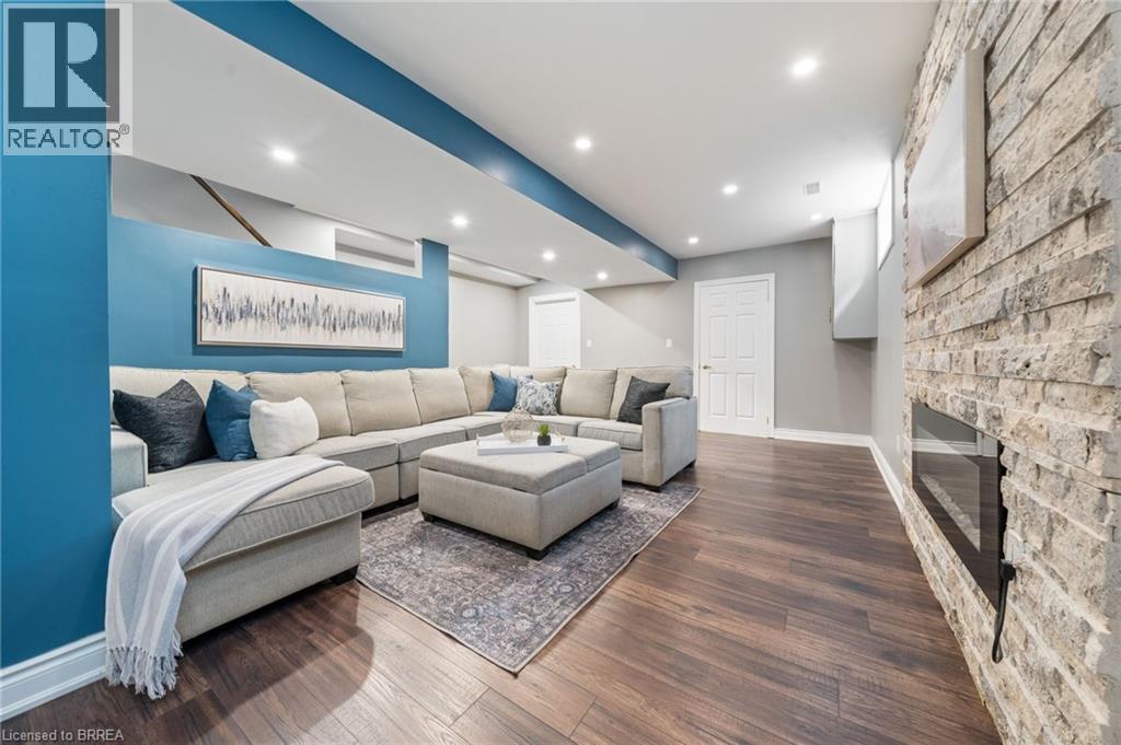 Photo 31 of 110 Fieldway Drive, Hamilton ON