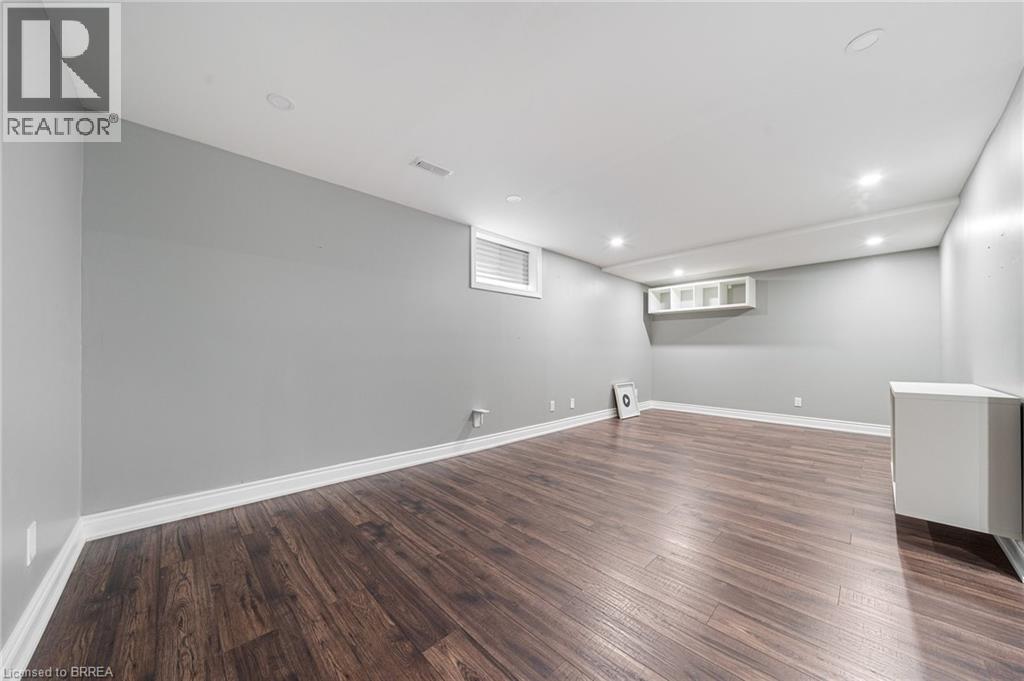Photo 17 of 110 Fieldway Drive, Hamilton ON