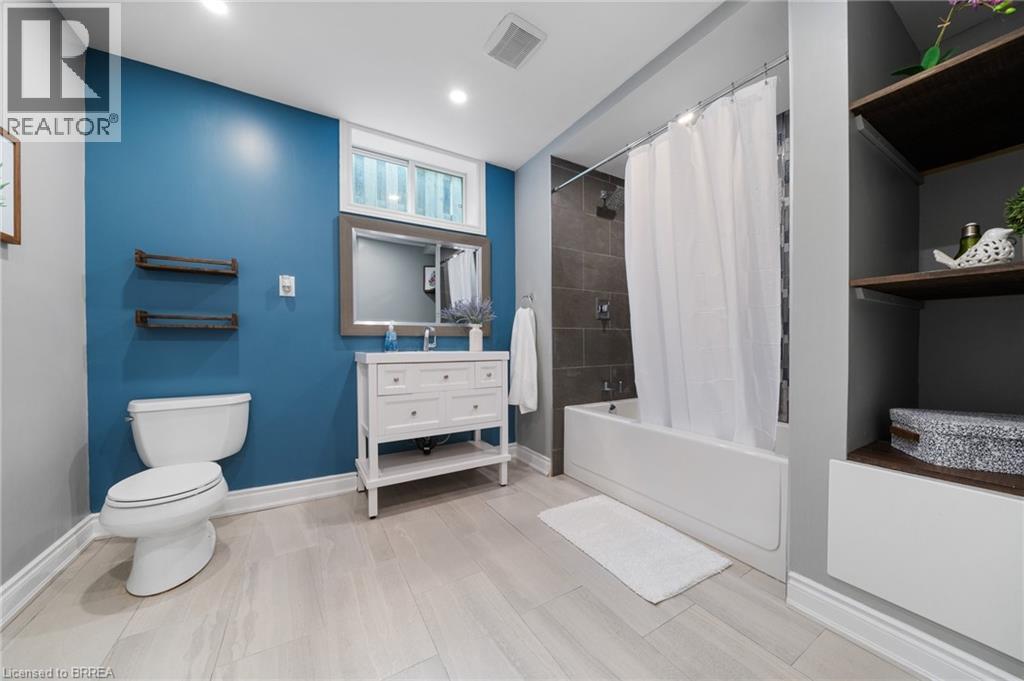 Photo 13 of 110 Fieldway Drive, Hamilton ON