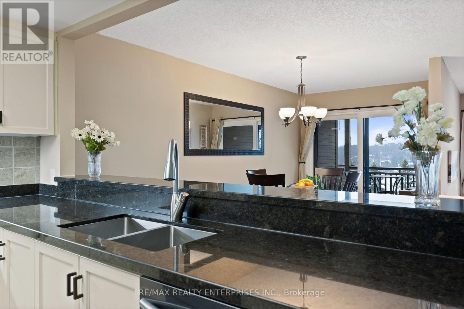 Photo 1 of 8 811 Grandview Hilltop Drive, Huntsville ON