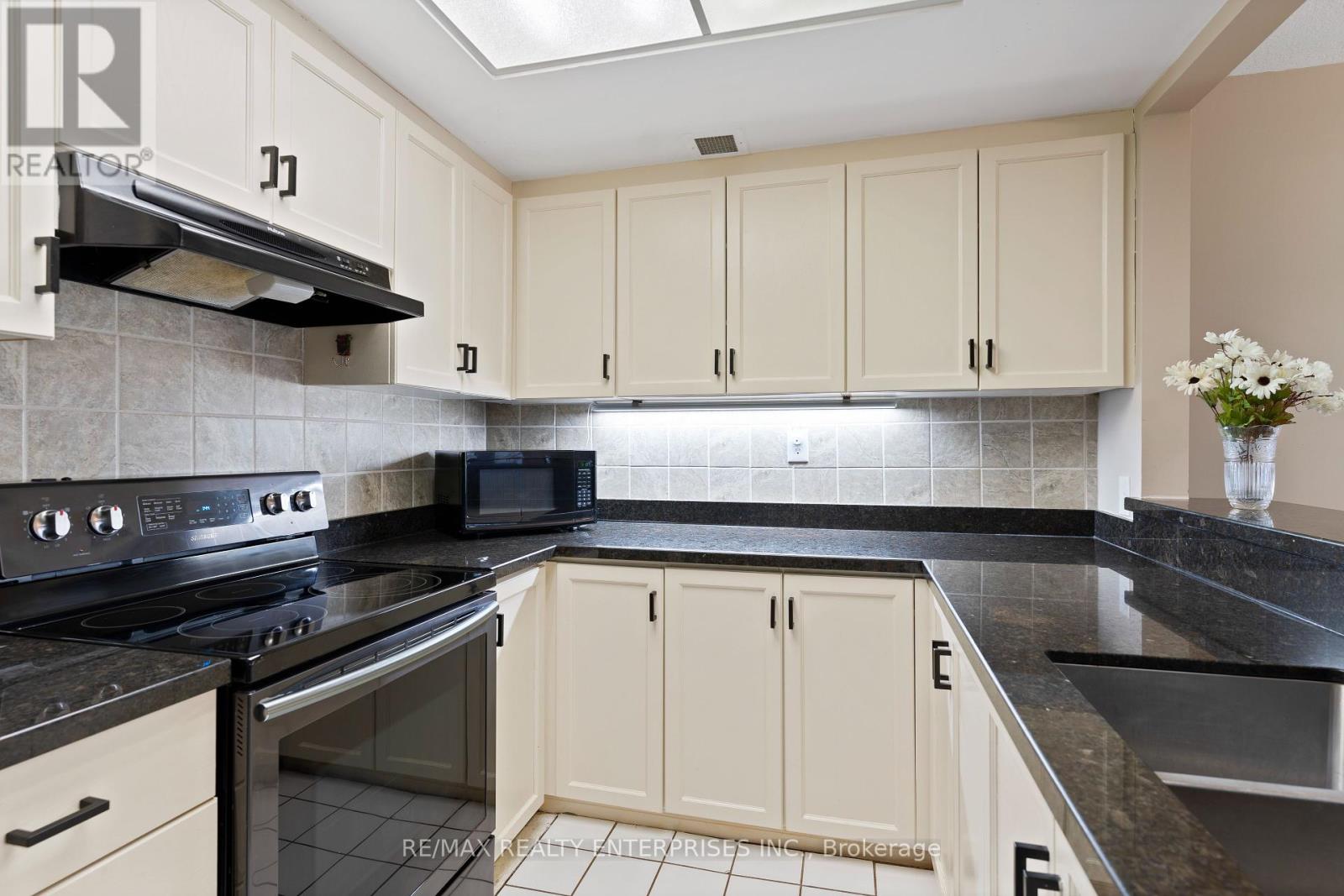 Photo 21 of 8 811 Grandview Hilltop Drive, Huntsville ON