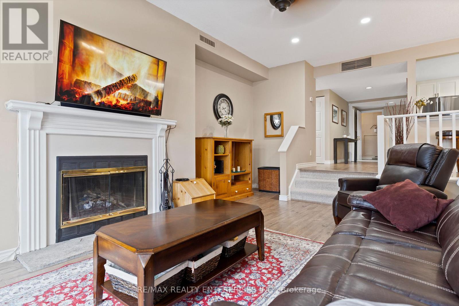 Photo 8 of 8 811 Grandview Hilltop Drive, Huntsville ON