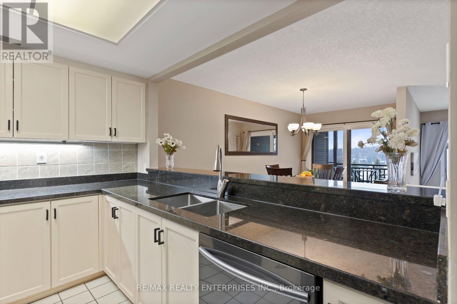 Photo 20 of 8 811 Grandview Hilltop Drive, Huntsville ON
