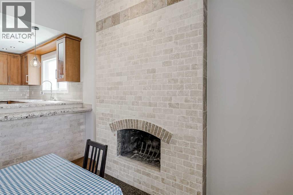 Photo 4 of 208 Woodpark Place Sw, Calgary AB