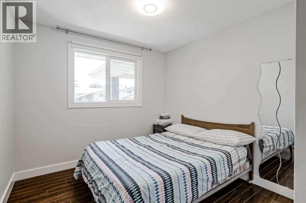 Photo 31 of 208 Woodpark Place Sw, Calgary AB
