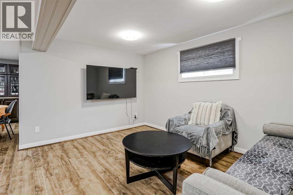 Photo 35 of 208 Woodpark Place Sw, Calgary AB