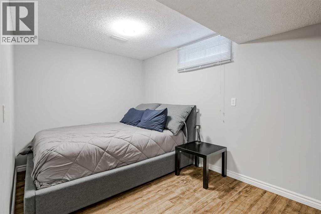 Photo 23 of 208 Woodpark Place Sw, Calgary AB