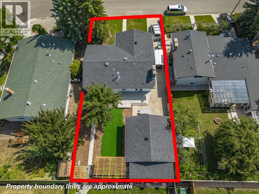 Photo 1 of 208 Woodpark Place Sw, Calgary AB