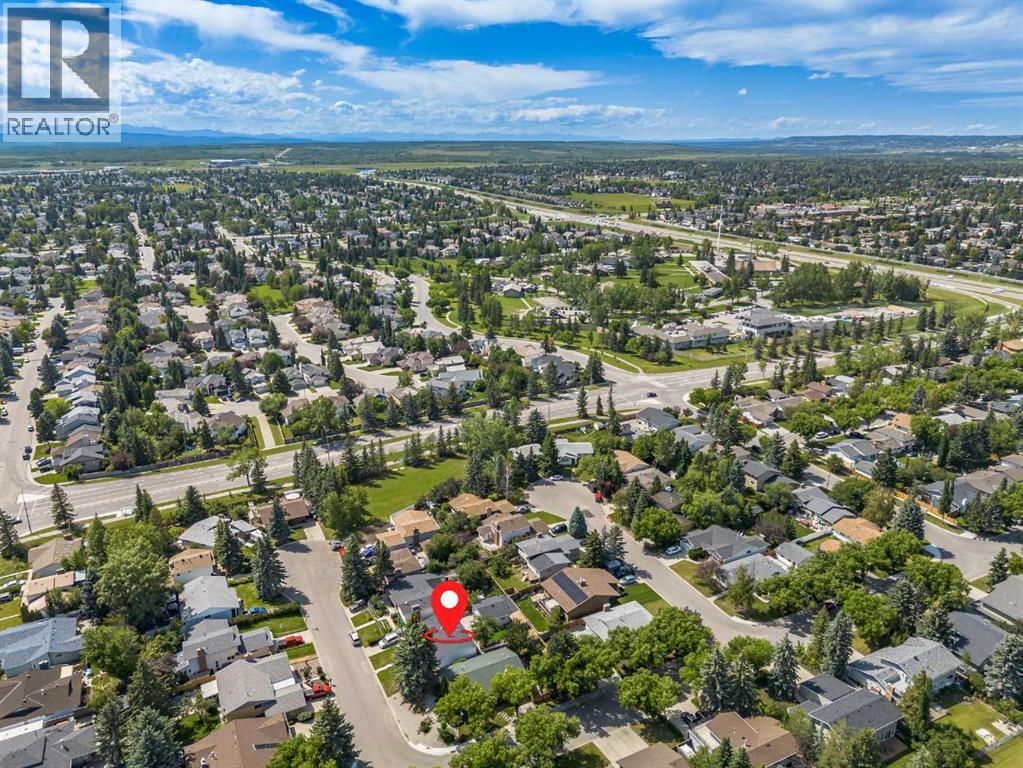 Photo 10 of 208 Woodpark Place Sw, Calgary AB