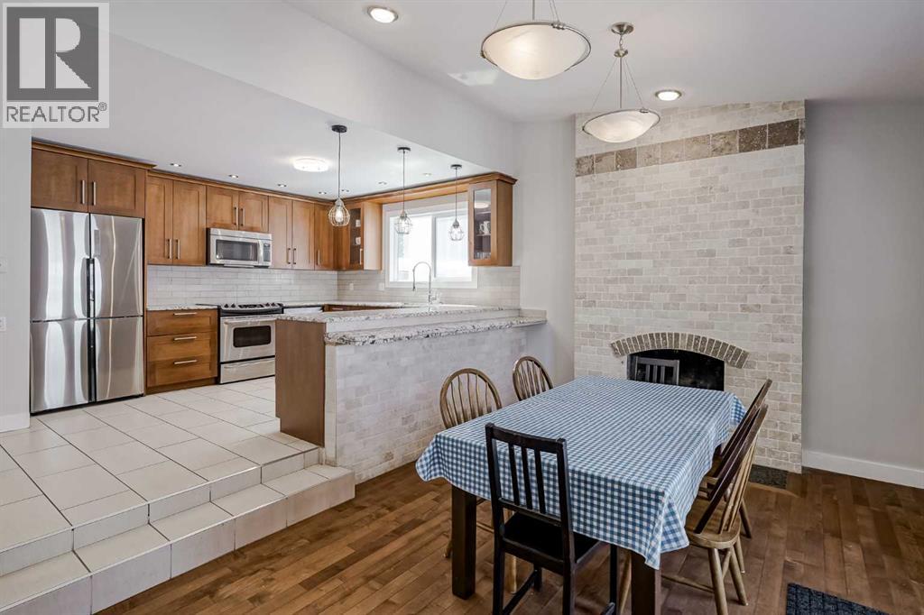 Photo 18 of 208 Woodpark Place Sw, Calgary AB