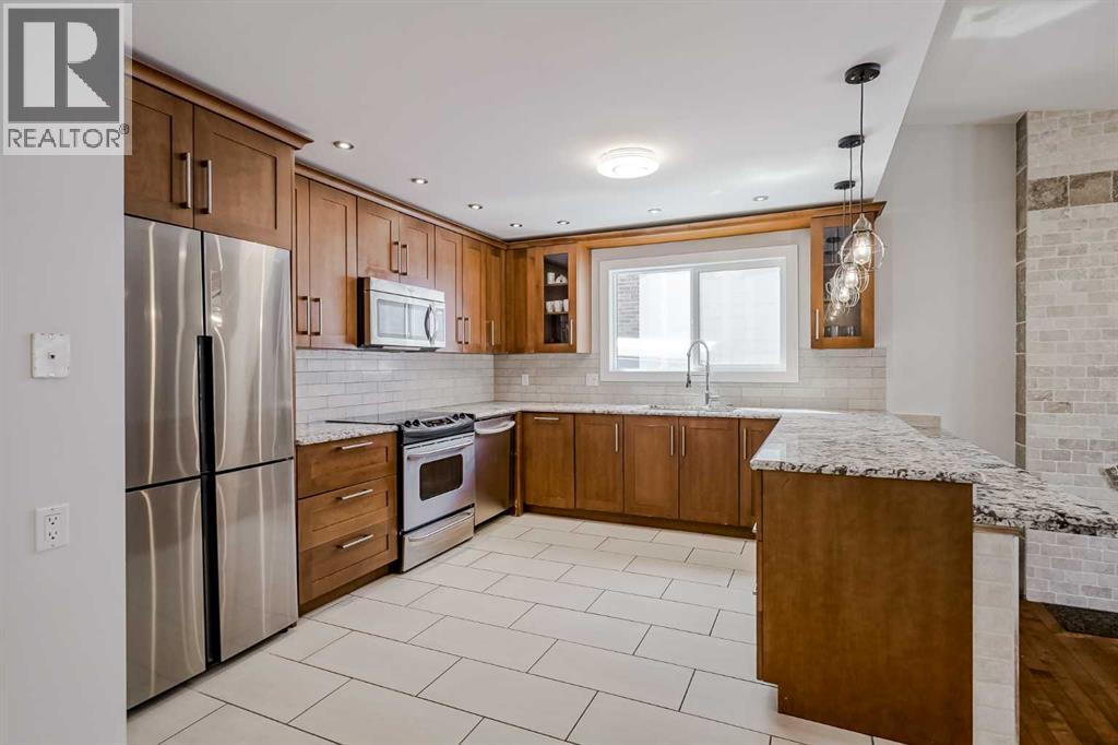 Photo 13 of 208 Woodpark Place Sw, Calgary AB