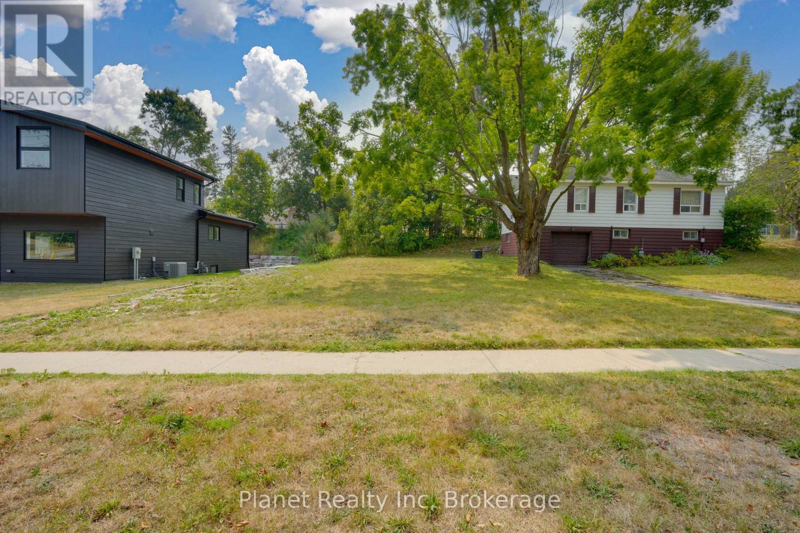 Photo 3 of 170 Berczy Street, Barrie ON
