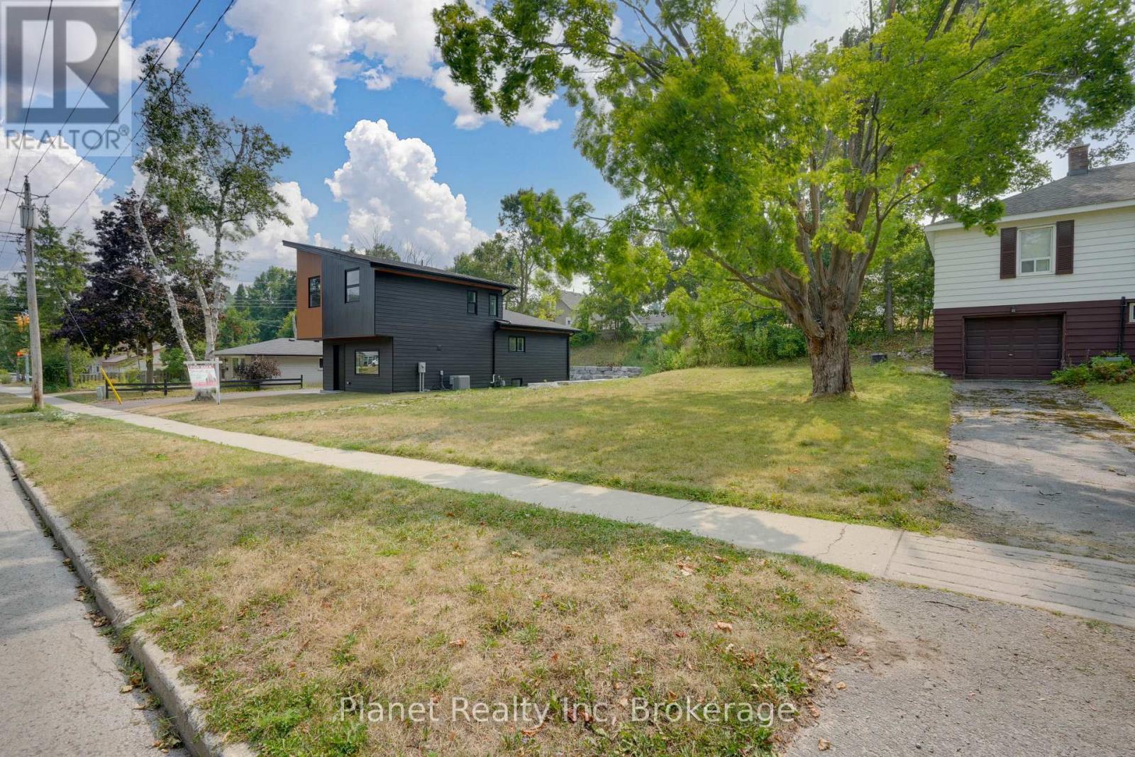 Photo 4 of 170 Berczy Street, Barrie ON