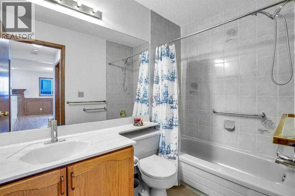 Single Family House 4 Level for Sale in  Del Monica Place NE Monterey Park Calgary 