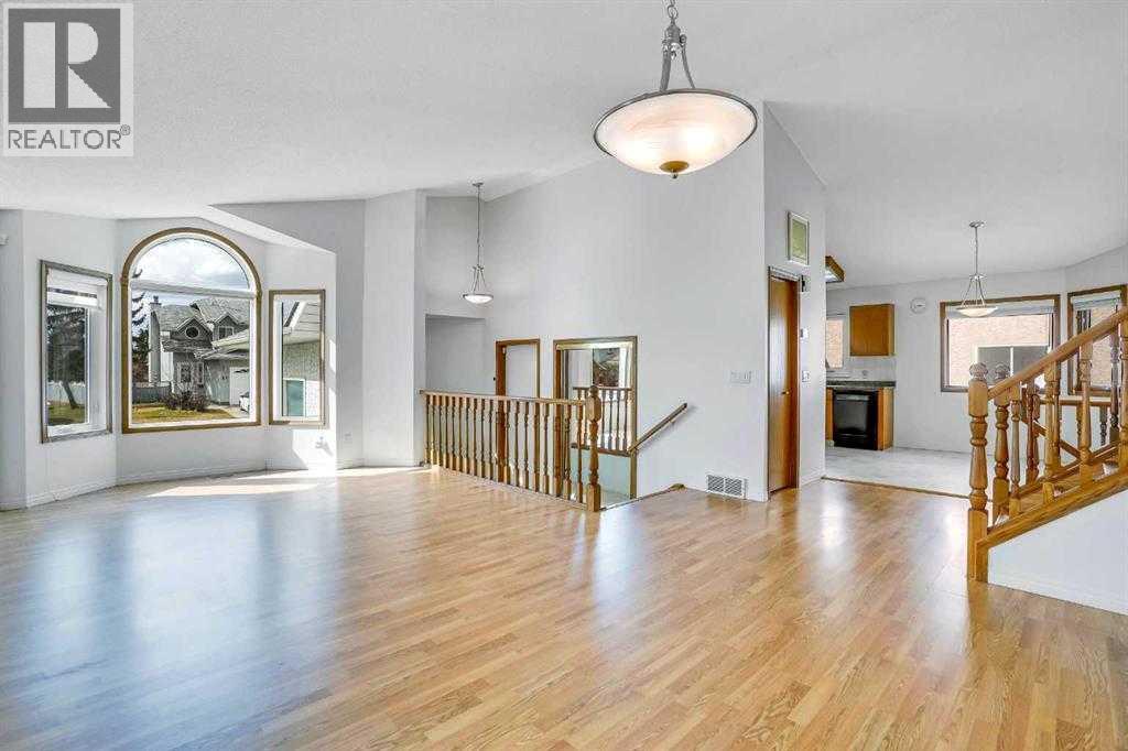 Single Family House 4 Level for Sale in  Del Monica Place NE Monterey Park Calgary 