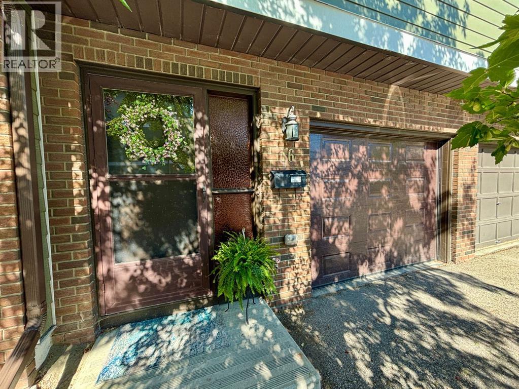Single Family House 4 Level for Sale in   Silver Springs Road NW Silver Springs Calgary 