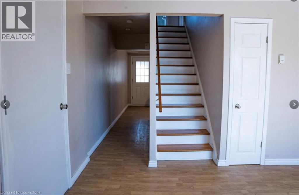 Photo 30 of 250 Highland Road W, Stoney Creek ON