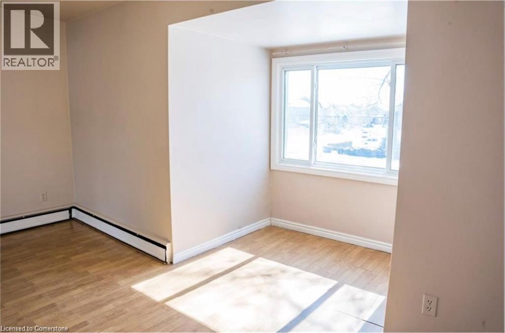 Photo 14 of 250 Highland Road W, Stoney Creek ON