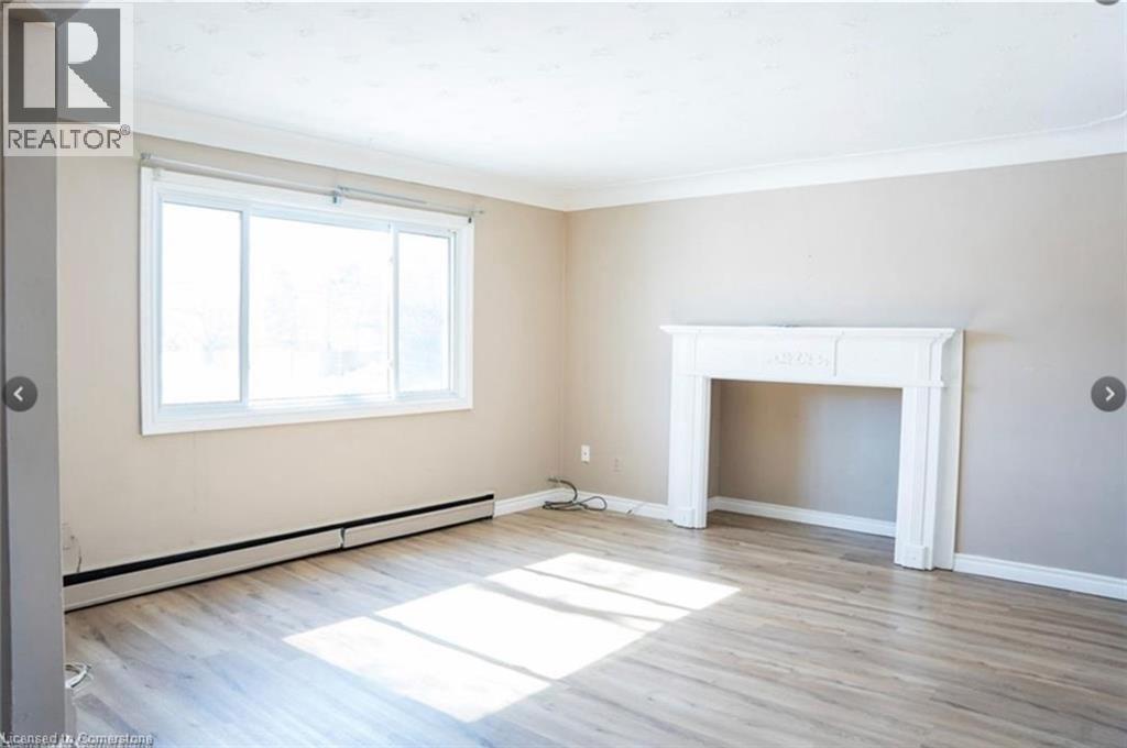 Photo 25 of 250 Highland Road W, Stoney Creek ON