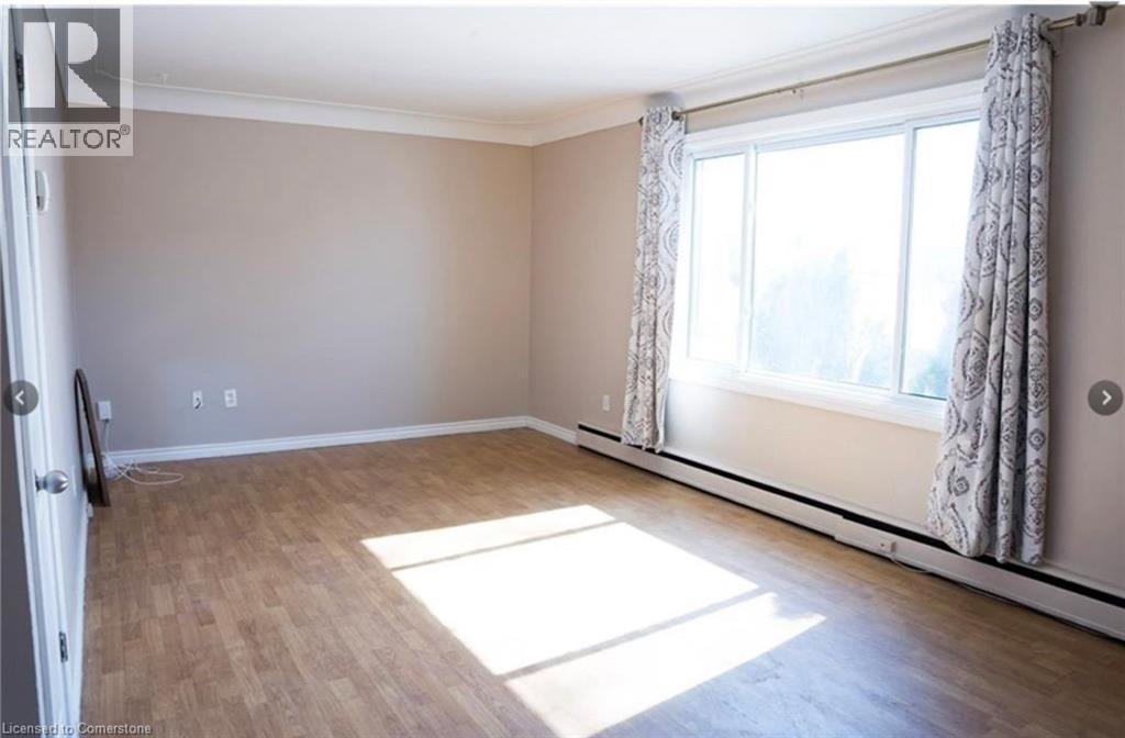 Photo 21 of 250 Highland Road W, Stoney Creek ON