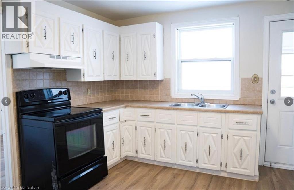 Photo 28 of 250 Highland Road W, Stoney Creek ON