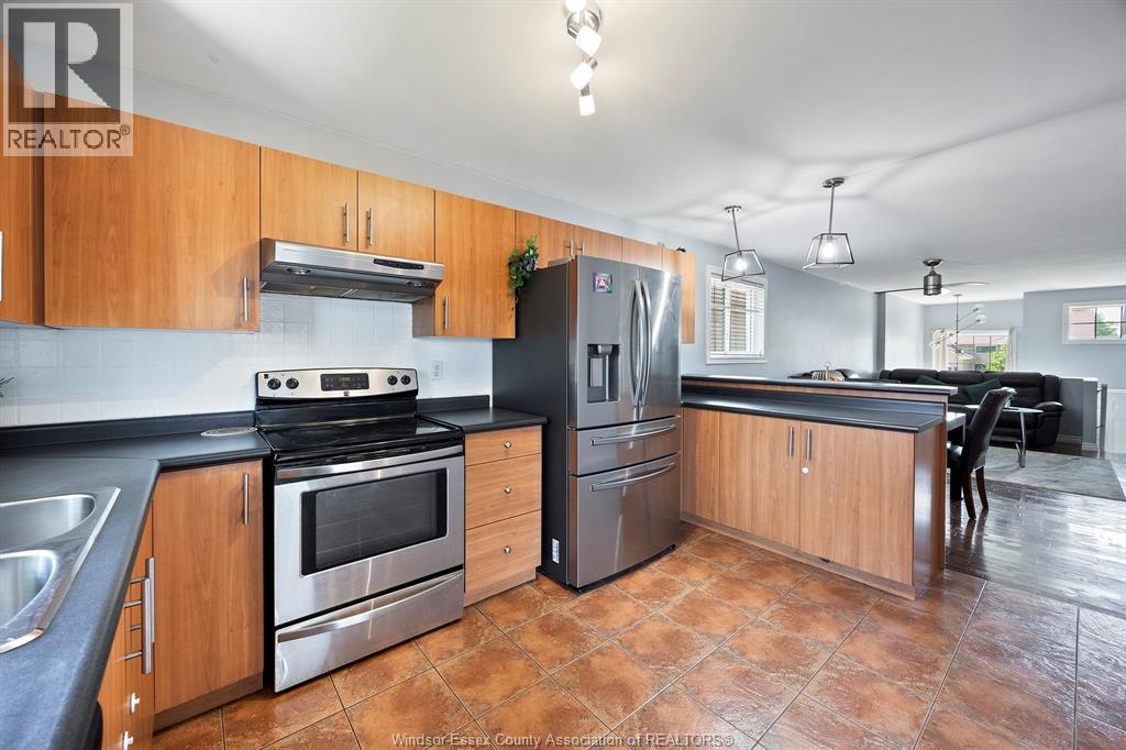 Photo 35 of 2476 Norcrest Avenue, Windsor ON