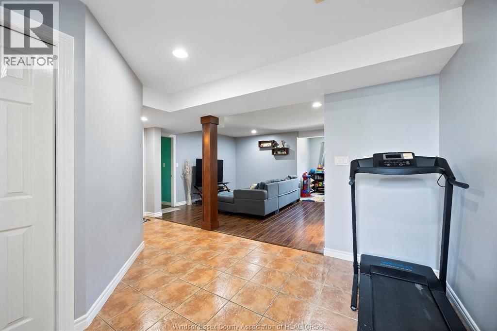 Photo 21 of 2476 Norcrest Avenue, Windsor ON