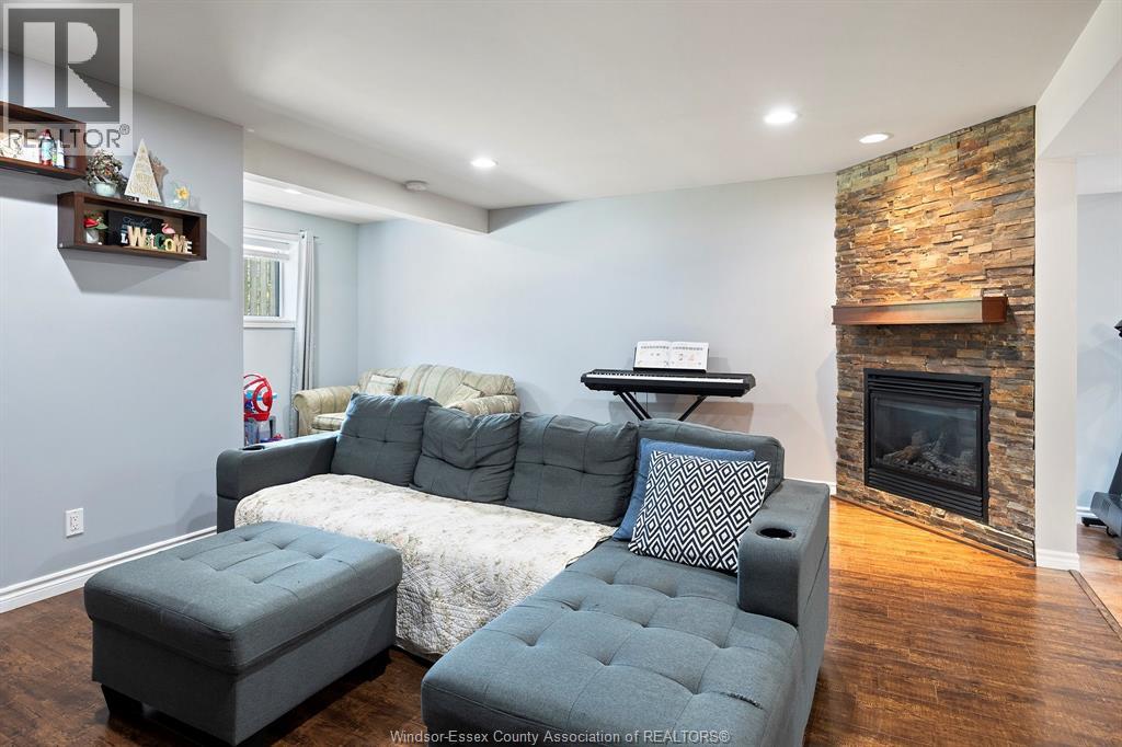 Photo 7 of 2476 Norcrest Avenue, Windsor ON