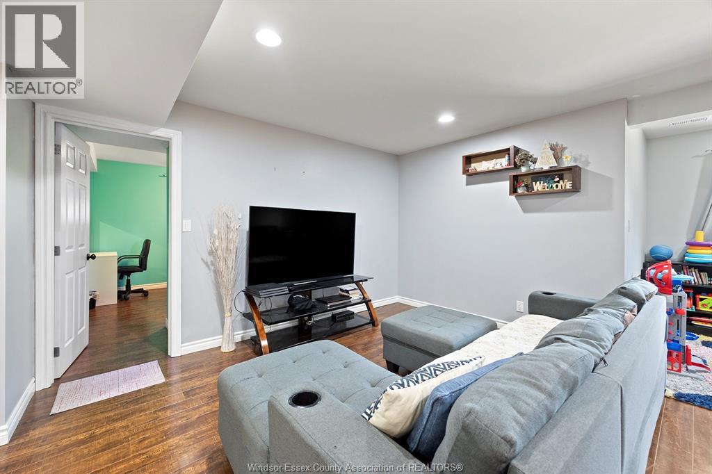 Photo 26 of 2476 Norcrest Avenue, Windsor ON