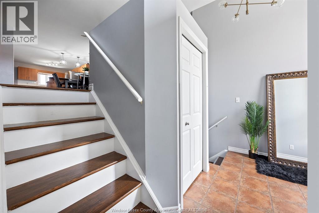 Photo 5 of 2476 Norcrest Avenue, Windsor ON