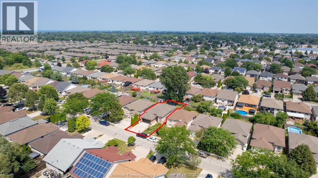 Photo 19 of 2476 Norcrest Avenue, Windsor ON