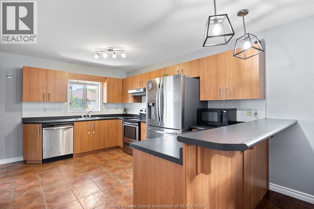 Photo 32 of 2476 Norcrest Avenue, Windsor ON
