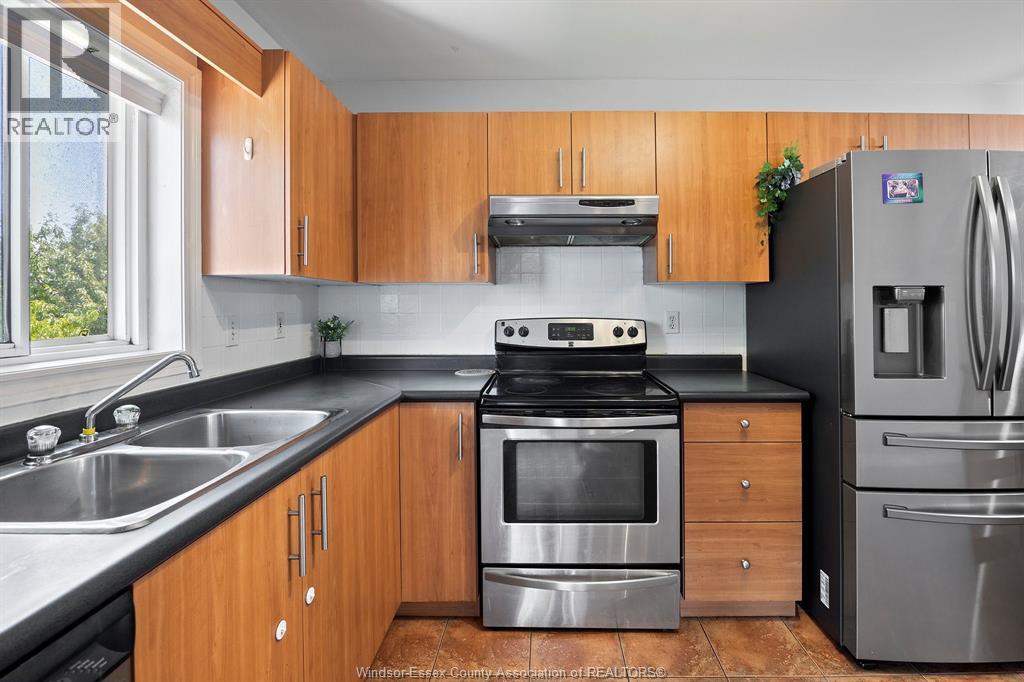 Photo 9 of 2476 Norcrest Avenue, Windsor ON