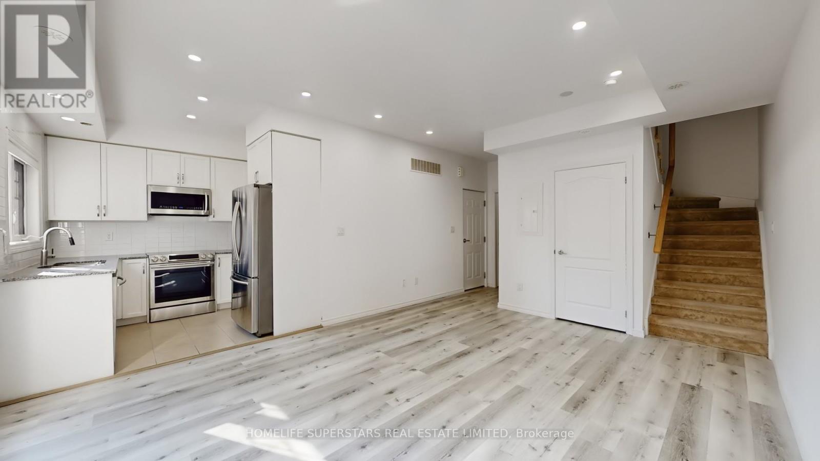Photo 10 of 42 02 2420 Baronwood Drive, Oakville ON