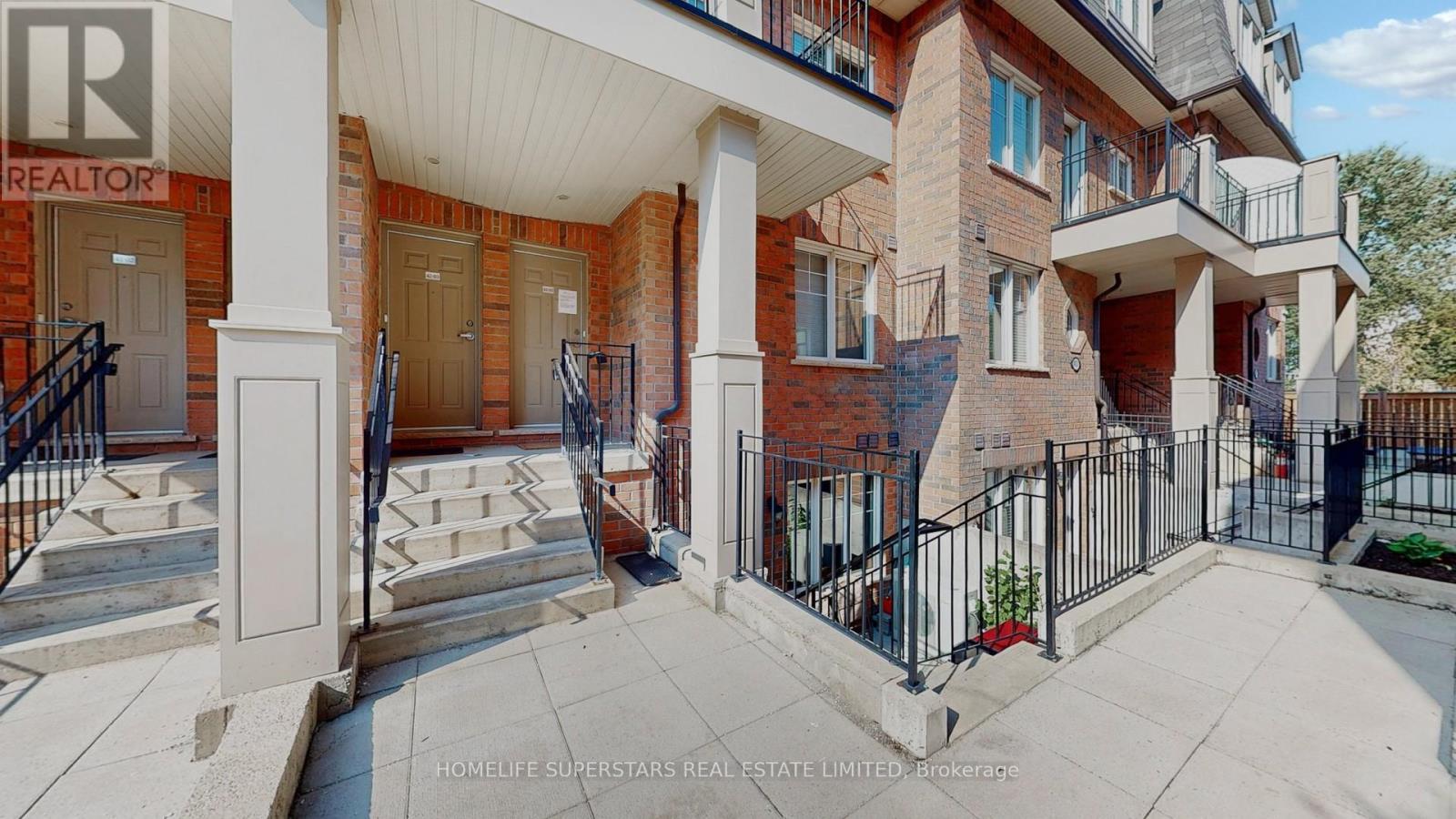 Photo 4 of 42 02 2420 Baronwood Drive, Oakville ON